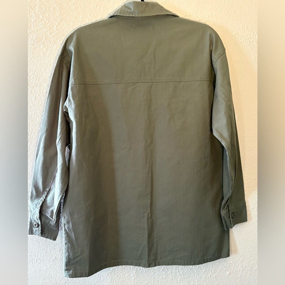 Forever 21 Size Small Olive Green Long Sleeve Button Down Shirt NWT - Picture 2 of 4